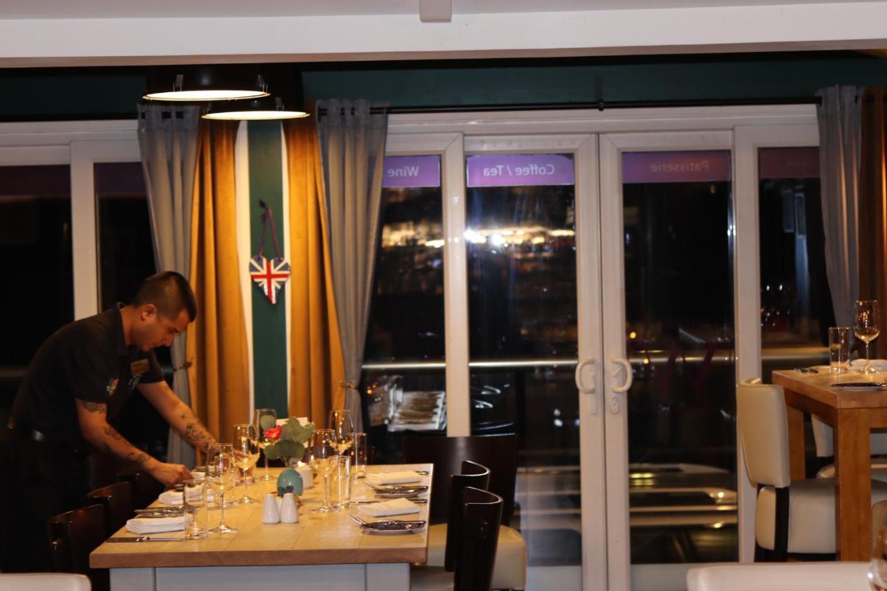 The Waterfront Boutique Hotel สแตนลีย์ ภายนอก รูปภาพ