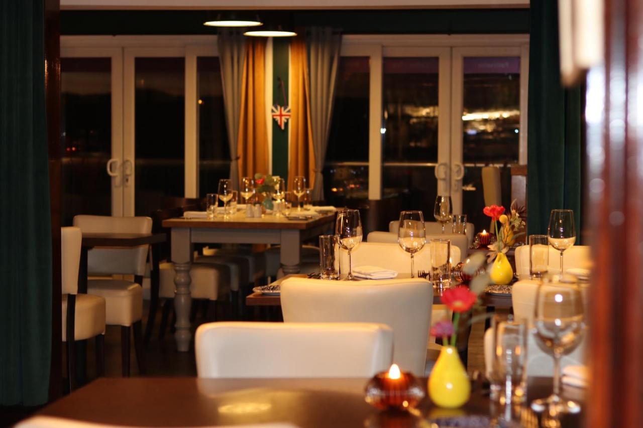 The Waterfront Boutique Hotel สแตนลีย์ ภายนอก รูปภาพ